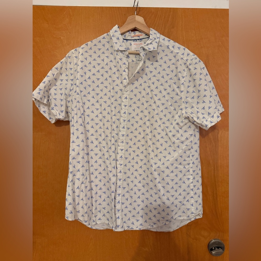 Denim & Flower White Short-Sleeve Button-Down with Blue Fish Print